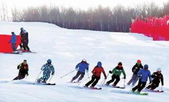 甘肃白银：冰雪运动激发中国年轻人热情