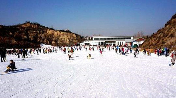 晋中梅苑南山滑雪场