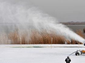 天然降雪和造雪机产雪谁更适合滑雪场？