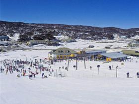 关于滑雪场地的设备