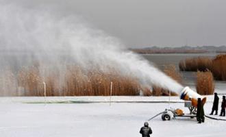 天然降雪和造雪机产雪谁更适合滑雪场？