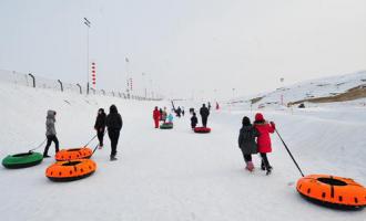 新疆克拉玛依黑油山滑雪场（原侏罗纪冰雪世界）