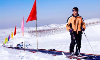 新疆乌鲁木齐雪莲山高尔夫灯光滑雪场