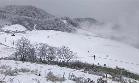 湖北恩施绿葱坡滑雪场