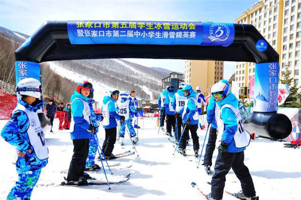 张家口市第五届学生冰雪运动会比赛现场 2