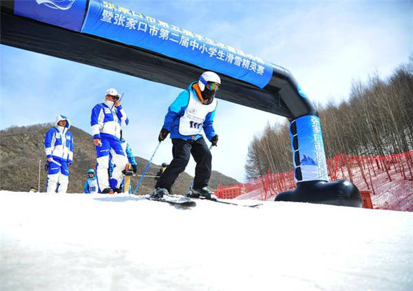 张家口市第五届学生冰雪运动会比赛现场 4