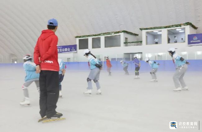 枣庄市立新小学西校开展冰雪运动教学进课堂活动5