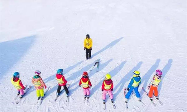 北京：冬奥特色教育助燃青少年“冰雪梦”