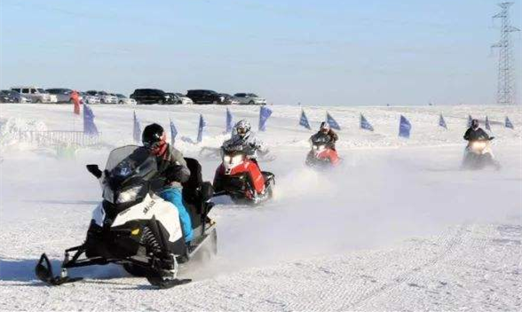 青岛冰雪节预热冬奥会 奥运冠军现身为冰雪少年助力