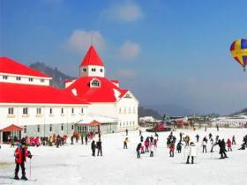 西岭雪山滑雪场的海拔有多高？