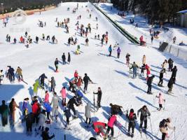 脱贫攻坚战之滑雪场建设